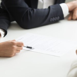 Redacción y Revisión de Contratos